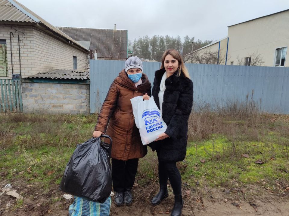 «Эстафета добрых дел». В день празднования дня рождения партии «Единая Россия» Кременское отделение провело акцию «Эстафета добрых дел», в рамках которой нуждающимся гражданам была оказана гуманитарная помощь «Эстафета добрых дел». В день празднования дня рождения партии «Единая Россия» Кременское отделение провело акцию «Эстафета добрых дел», в рамках которой нуждающимся гражданам была оказана гуманитарная помощь