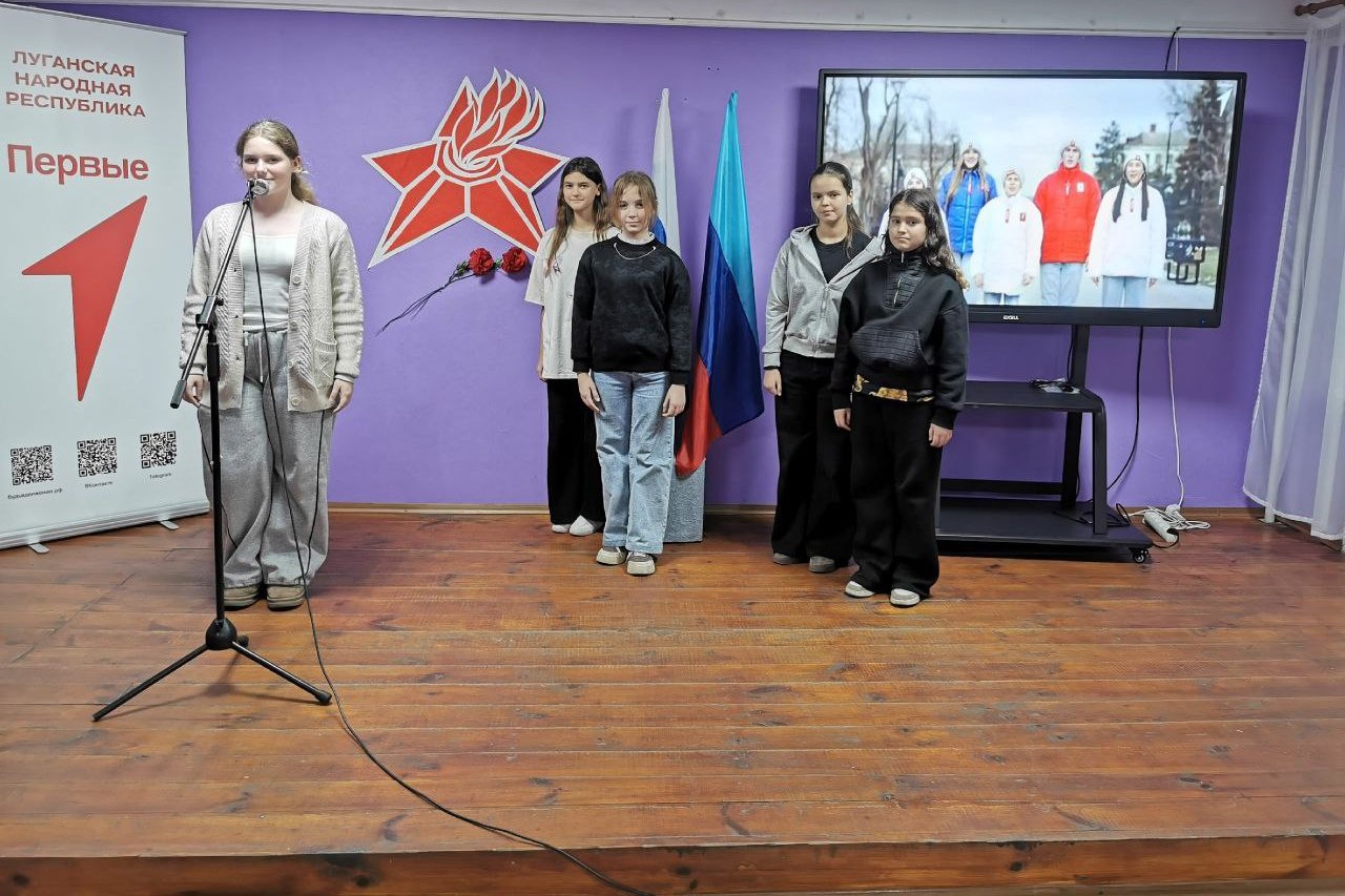 В Свердловском центре детского и юношеского творчества «Мечта» провели познавательный час «Мы помним, мы чтим!» В Свердловском центре детского и юношеского творчества «Мечта» провели познавательный час «Мы помним, мы чтим!»