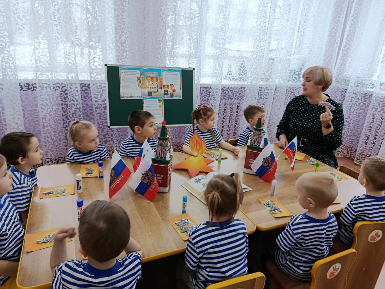 В ровеньковских образовательных учреждениях прошли мероприятия, приуроченные Дню Героя Отечества В ровеньковских образовательных учреждениях прошли мероприятия, приуроченные Дню Героя Отечества