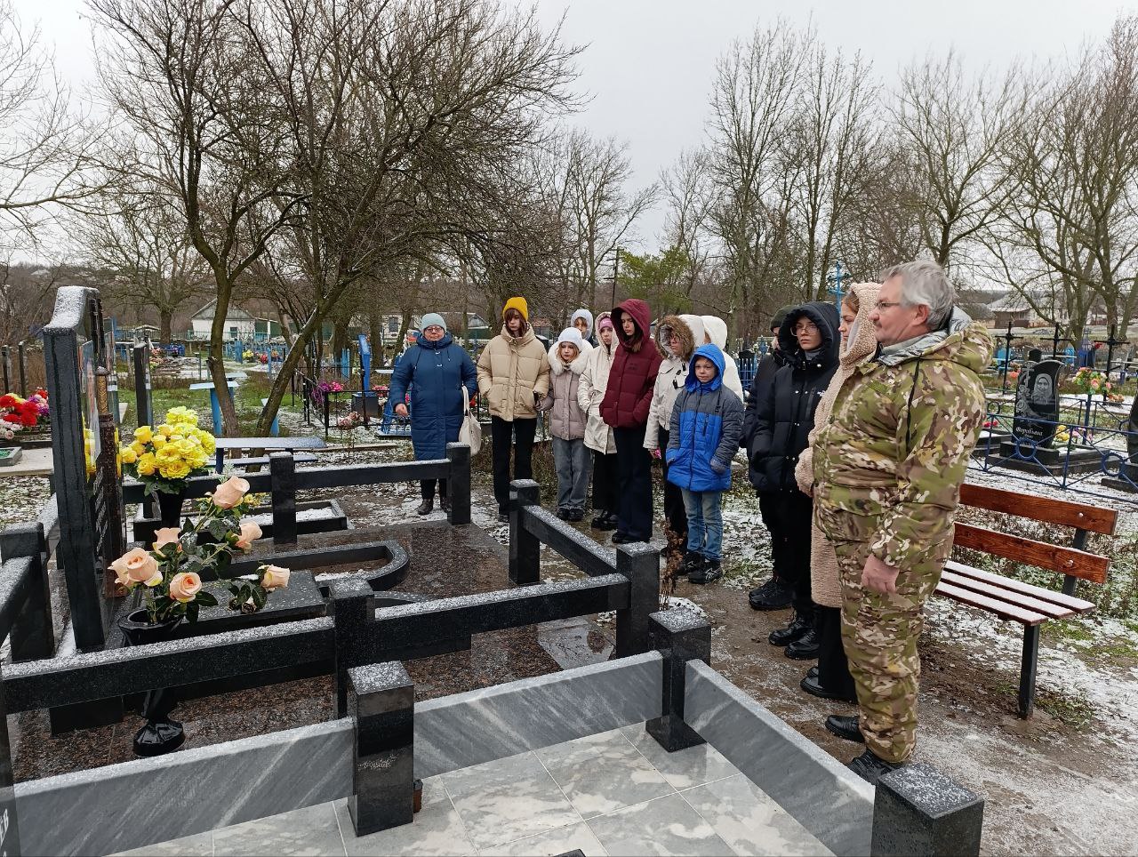 Сегодня, в День Героя Отечества, в городском округе город Ровеньки прошли тематические мероприятия, посвященные памяти героев Сегодня, в День Героя Отечества, в городском округе город Ровеньки прошли тематические мероприятия, посвященные памяти героев