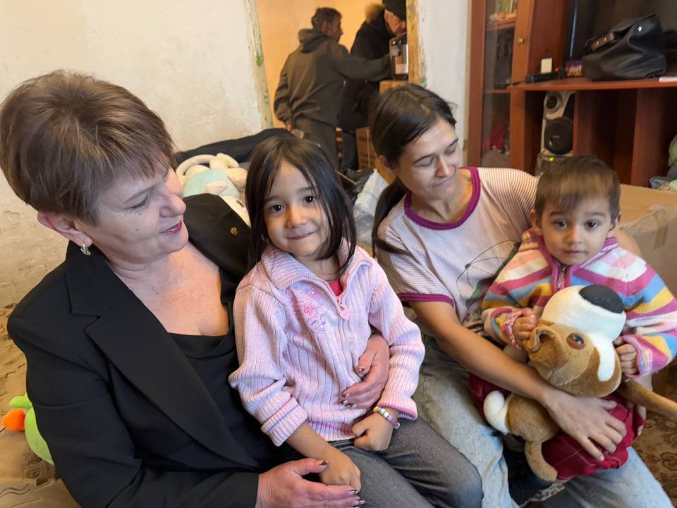 Помощь для большой семьи. Гуманитарная поддержка нуждающихся остаётся важной частью работы стахановского отделения ЛДПР Помощь для большой семьи. Гуманитарная поддержка нуждающихся остаётся важной частью работы стахановского отделения ЛДПР