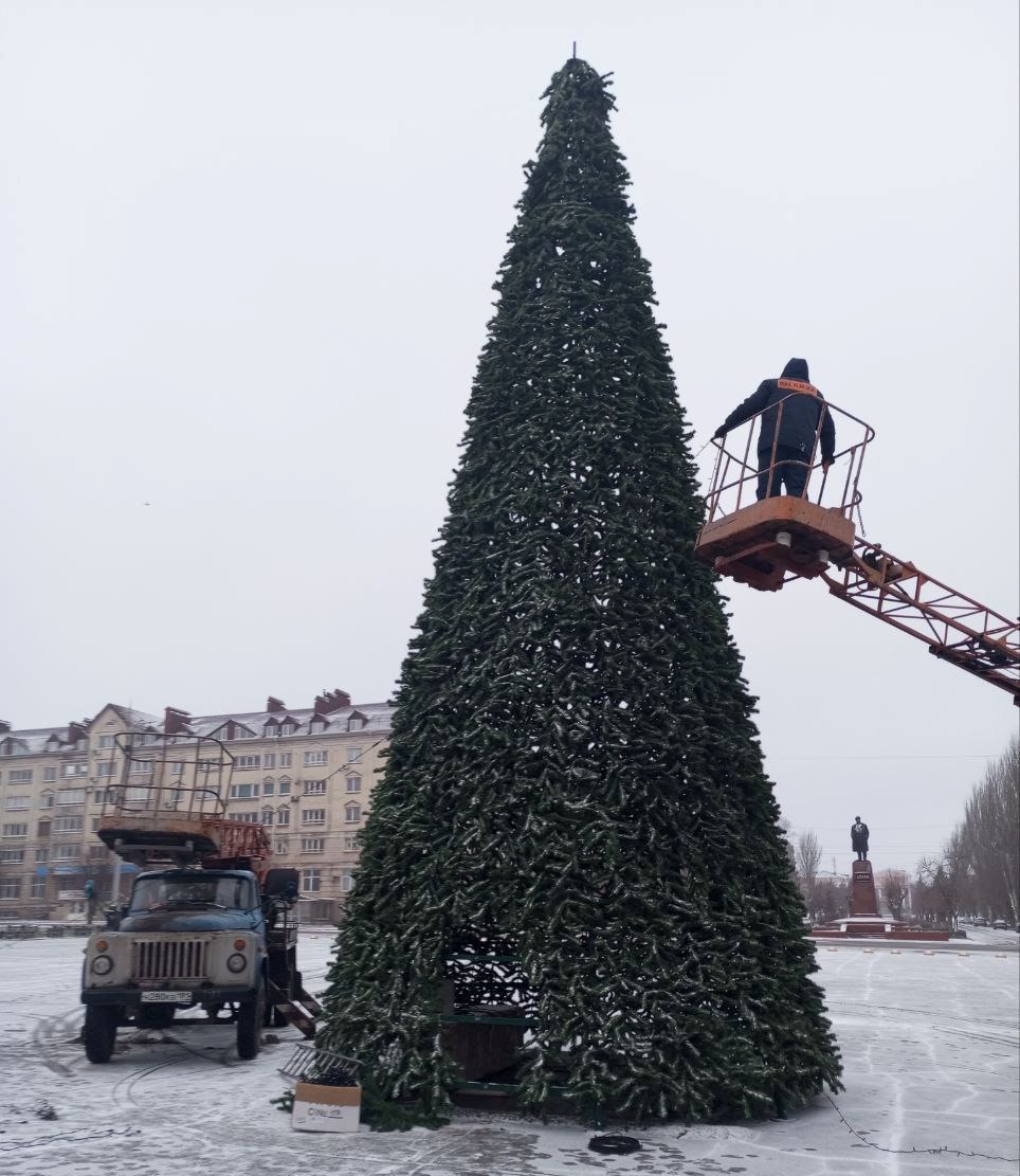 Коммунальные службы проводят работы на территории города Коммунальные службы проводят работы на территории города