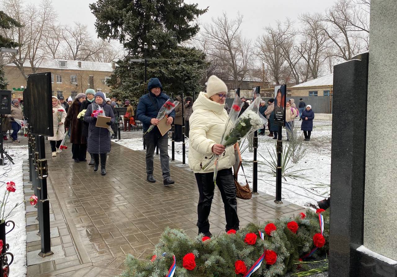 В пгт Дубовский открыт памятник погибшим землякам – защитникам Родины В пгт Дубовский открыт памятник погибшим землякам – защитникам Родины