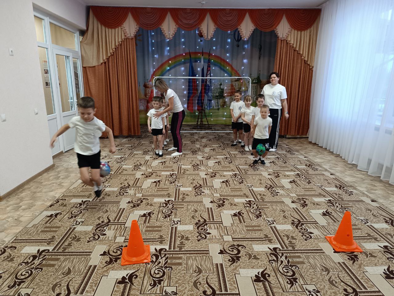 В ГБДОУ ЛНР «Беловодский ЯС №2 «Радуга», в поддержку акции «Декады добрых дел», приуроченной Дню Рождения Партии, прошло детское спортивное мероприятие «Футбольная страна», организованное единомышленниками «Единой России»... В ГБДОУ ЛНР «Беловодский ЯС №2 «Радуга», в поддержку акции «Декады добрых дел», приуроченной Дню Рождения Партии, прошло детское спортивное мероприятие «Футбольная страна», организованное единомышленниками «Единой России»...