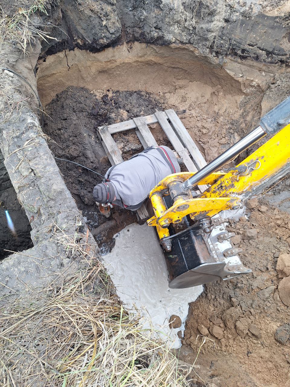 Сотрудники МУП «ПУ ВКХ города Рубежное» ликвидировали аварию Сотрудники МУП «ПУ ВКХ города Рубежное» ликвидировали аварию