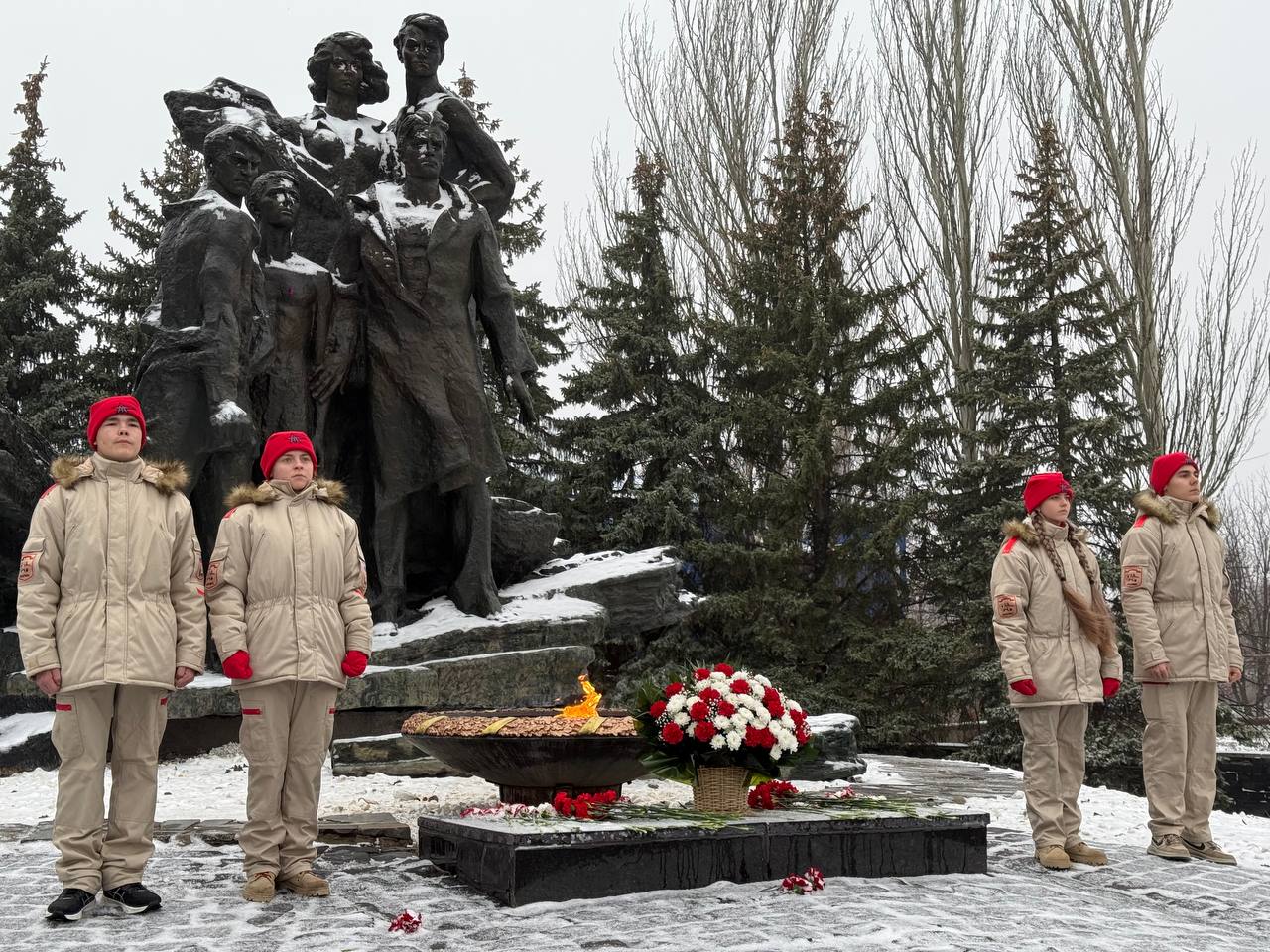 Сегодня, в ДК им. Горького состоялась концертная программа ко Дню Героя Отечества "Спасибо Вам Герои" Сегодня, в ДК им. Горького состоялась концертная программа ко Дню Героя Отечества "Спасибо Вам Герои"