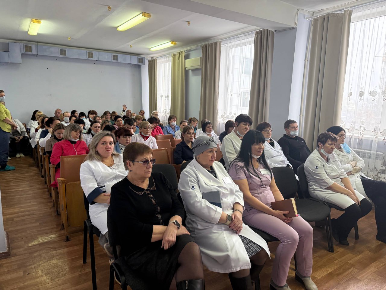 Повышаем бдительность и безопасность: в Луганске прошло важное инструктивно-методическое собрание для медиков