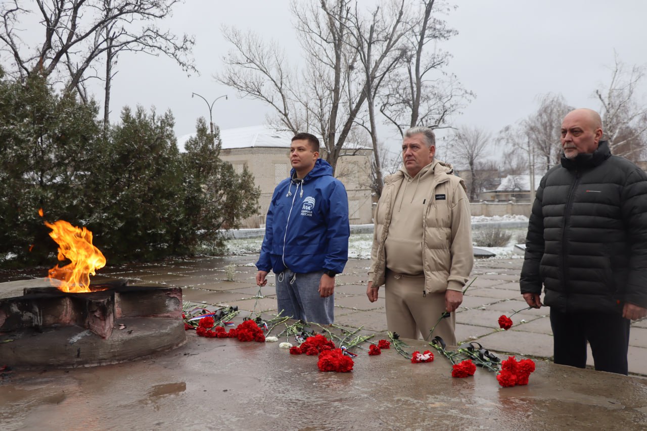 В Северодонецке единороссы почтили память Героев Отечества В Северодонецке единороссы почтили память Героев Отечества