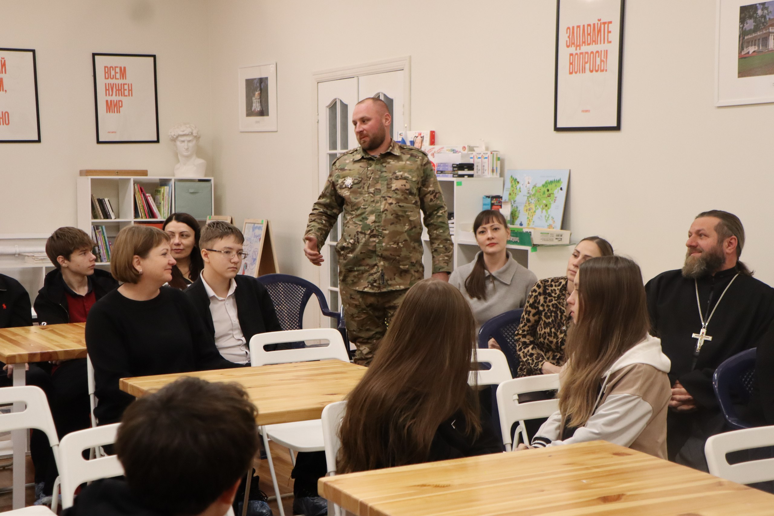 9 декабря, в День Героев Отечества, с благодарностью вспоминают героев, которые в разные времена защищали свою Родину 9 декабря, в День Героев Отечества, с благодарностью вспоминают героев, которые в разные времена защищали свою Родину