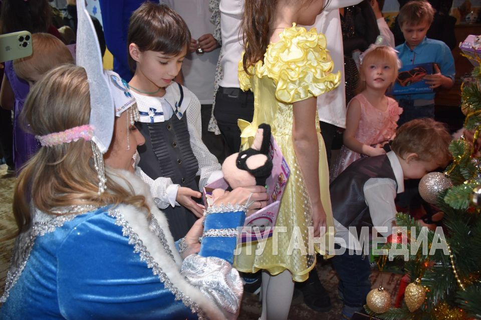 Детский омбудсмен Мария Львова-Белова посетила Стаханов Детский омбудсмен Мария Львова-Белова посетила Стаханов