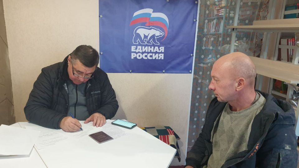 В Станице Луганской продолжается Декада приемов граждан, приуроченная к 24-летию партии «Единая Россия»