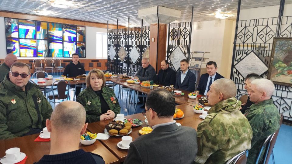 «Выбирай СВОё с вЕРой в себя»: круглый стол в честь Дня Героев Отечества прошёл на предприятии «ОДК-Сервис» «Луганск» «Выбирай СВОё с вЕРой в себя»: круглый стол в честь Дня Героев Отечества прошёл на предприятии «ОДК-Сервис» «Луганск»