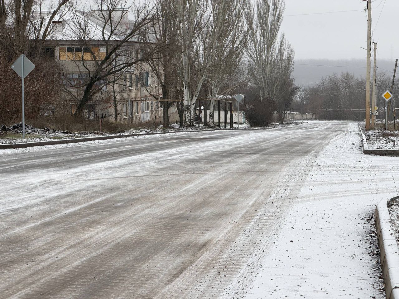 Зимой дорожные службы работают в усиленном режиме, чтобы оперативно справляться с последствиями снегопадов и обеспечивать безопасность на дорогах Зимой дорожные службы работают в усиленном режиме, чтобы оперативно справляться с последствиями снегопадов и обеспечивать безопасность на дорогах