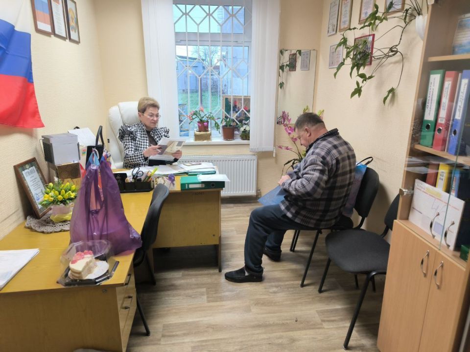 В Станице Луганской продолжается Декада приемов граждан, приуроченная к 24-летию партии «Единая Россия» В Станице Луганской продолжается Декада приемов граждан, приуроченная к 24-летию партии «Единая Россия»