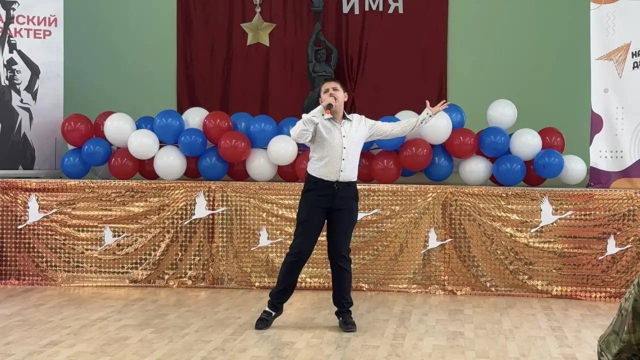 В честь Героев Отечества: Праздничный концерт в Брянковской средней школе №19 В честь Героев Отечества: Праздничный концерт в Брянковской средней школе №19