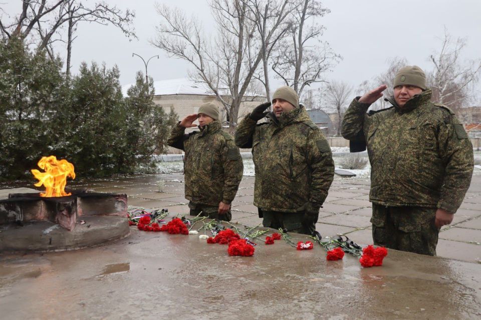 В День Героев Отечества северодончане приняли участие в возложении В День Героев Отечества северодончане приняли участие в возложении