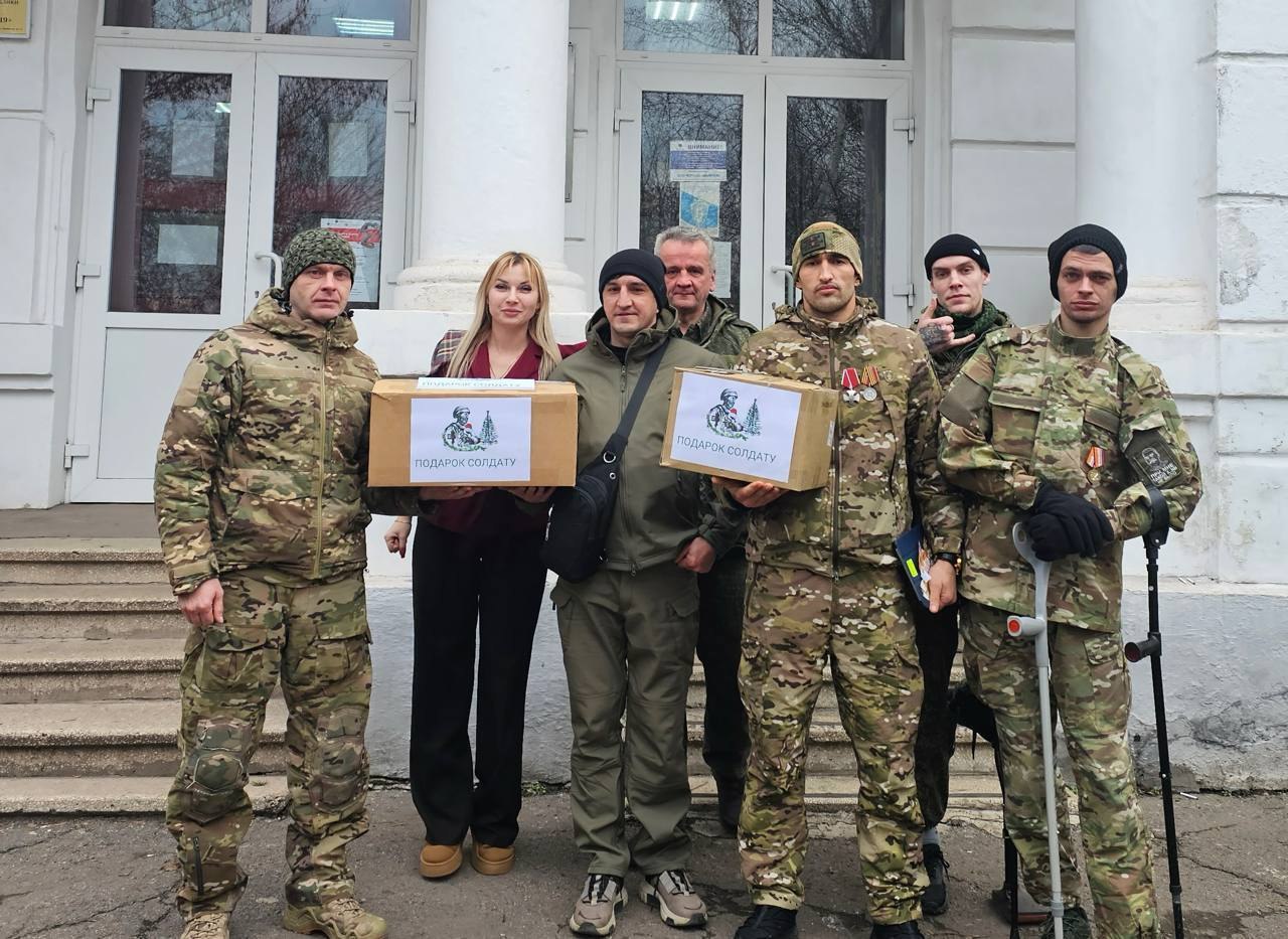 В Брянковской средней школе № 19, по инициативе советника директора по воспитанию Ирины Силаковой, стартовала трогательная акция "Подарок солдату", посвященная Дню Героев Отечества В Брянковской средней школе № 19, по инициативе советника директора по воспитанию Ирины Силаковой, стартовала трогательная акция "Подарок солдату", посвященная Дню Героев Отечества