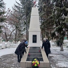 В День Героев Отечества на подведомственных Администрации Краснолучского городского округа территориях состоялись мероприятия, посвящённые памяти героев