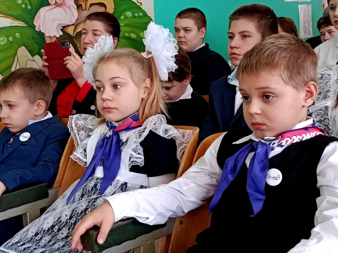 В Новоайдаре открыли две Парты Героев в честь защитников Родины В Новоайдаре открыли две Парты Героев в честь защитников Родины