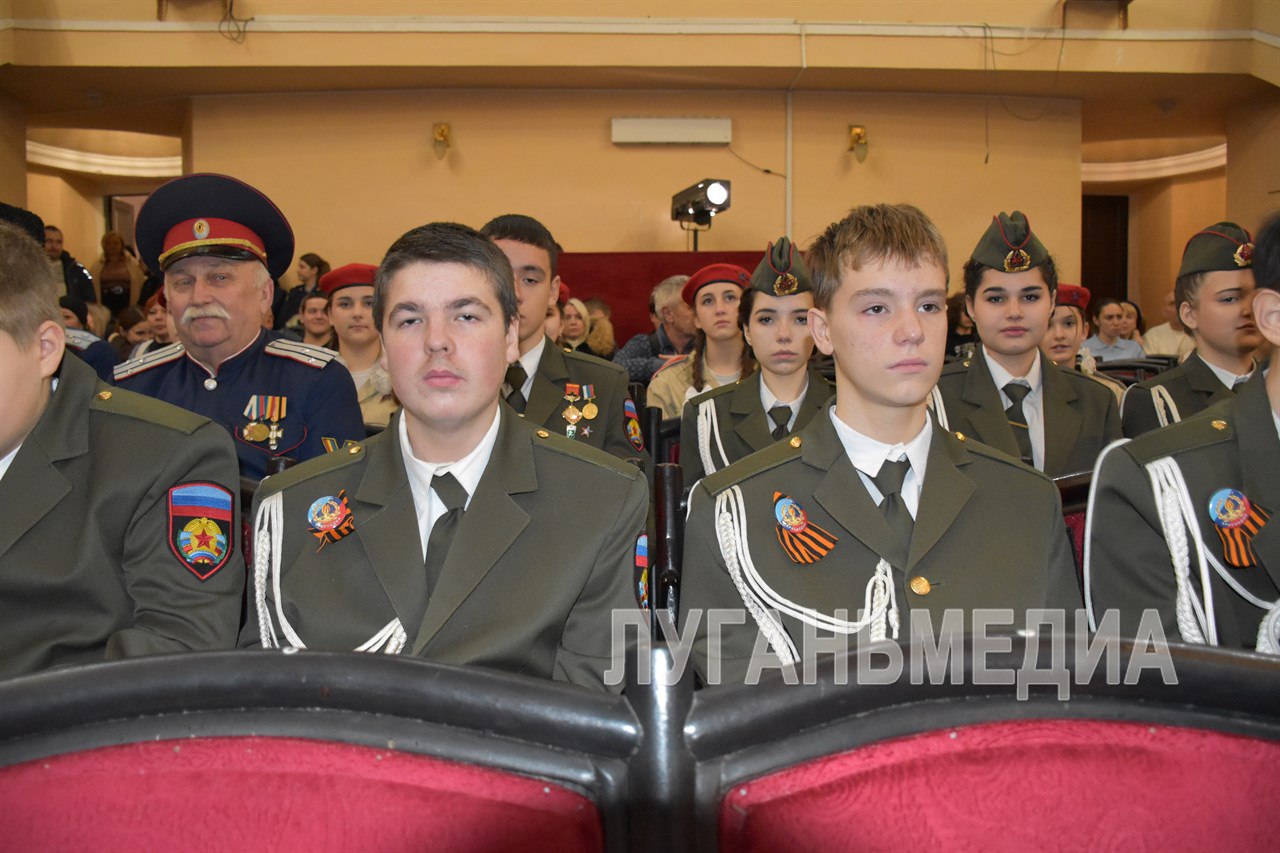 В Краснодоне торжественно подвели итоги Года защитника Отечества В Краснодоне торжественно подвели итоги Года защитника Отечества