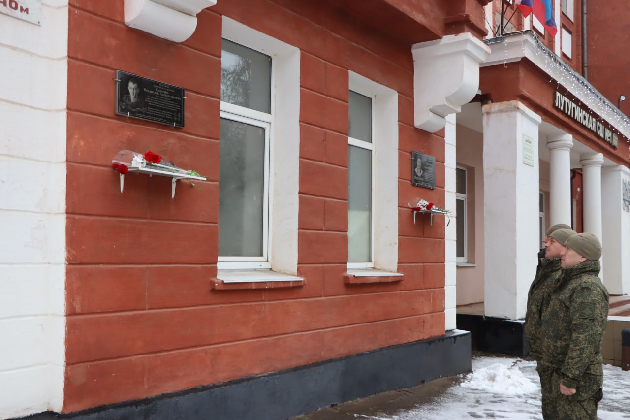 Евгений Бондарь: Как отмечает наш Президент Владимир Путин, героизм этих поистине великих граждан Отечества, их доблесть и мужество отстаивают волю и характер нашего народа Евгений Бондарь: Как отмечает наш Президент Владимир Путин, героизм этих поистине великих граждан Отечества, их доблесть и мужество отстаивают волю и характер нашего народа