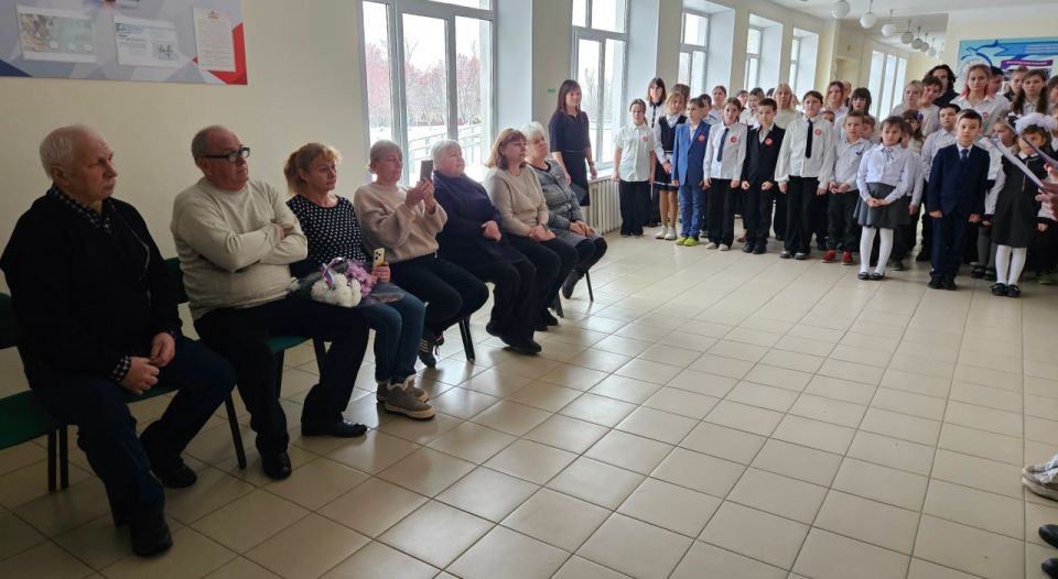 В День Героев Отечества в Трехизбенской школе открыли стенд в честь участников СВО В День Героев Отечества в Трехизбенской школе открыли стенд в честь участников СВО