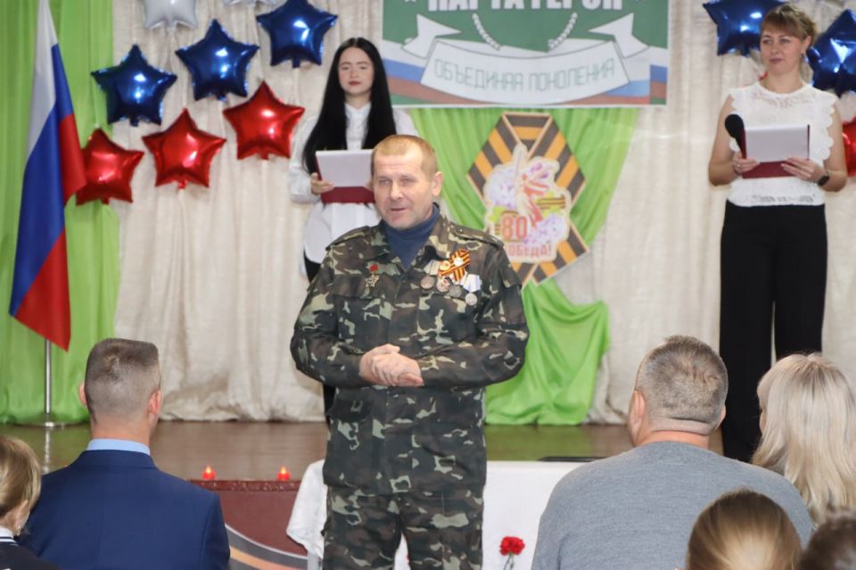 В Беловской средней школе №2 открыли «Парту Героя» в честь Павла Ильича Журавлёва В Беловской средней школе №2 открыли «Парту Героя» в честь Павла Ильича Журавлёва