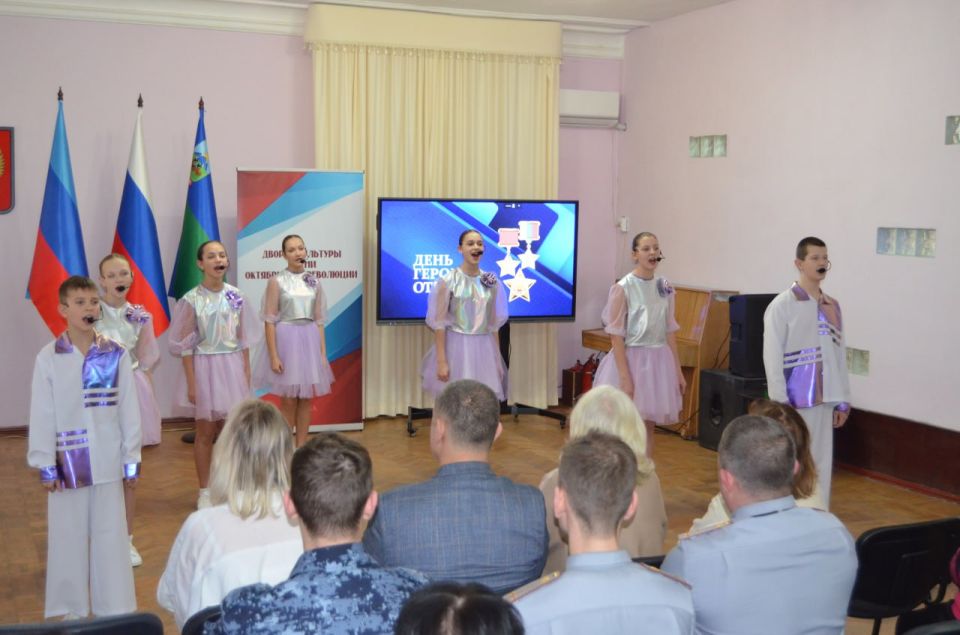 В Брянке торжественно отметили День Героев Отечества В Брянке торжественно отметили День Героев Отечества