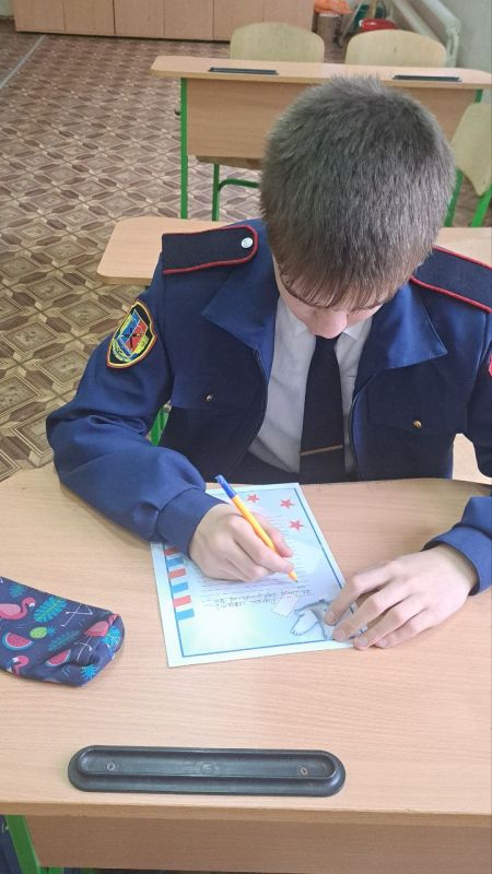 День Героев Отечества. В преддверии Дня Героев Отечества, который отмечается 9 декабря, в "Станично-Луганской средней школе имени Грекова П.М." педагог-организатор Пелых Л.М. провела акцию «Письмо солдату» День Героев Отечества. В преддверии Дня Героев Отечества, который отмечается 9 декабря, в "Станично-Луганской средней школе имени Грекова П.М." педагог-организатор Пелых Л.М. провела акцию «Письмо солдату»