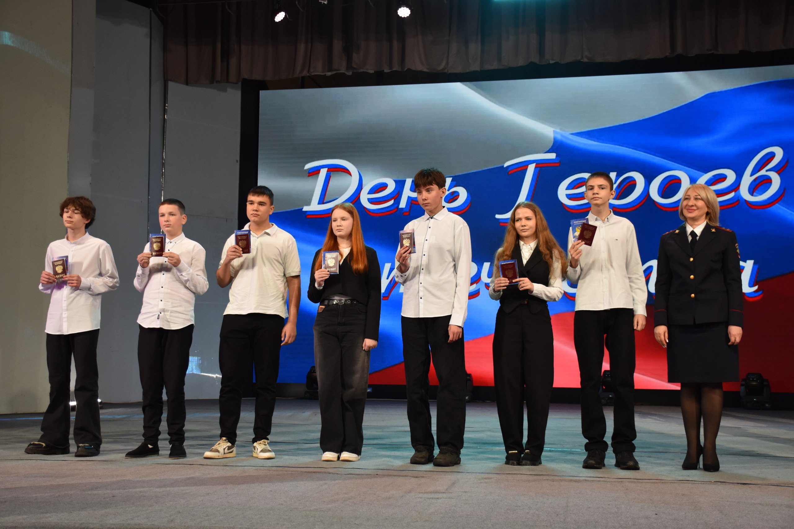 Торжественное вручение паспортов РФ в Ровеньках! Торжественное вручение паспортов РФ в Ровеньках!