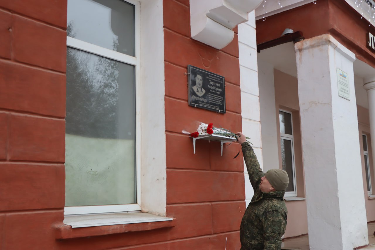 Евгений Бондарь: Как отмечает наш Президент Владимир Путин, героизм этих поистине великих граждан Отечества, их доблесть и мужество отстаивают волю и характер нашего народа Евгений Бондарь: Как отмечает наш Президент Владимир Путин, героизм этих поистине великих граждан Отечества, их доблесть и мужество отстаивают волю и характер нашего народа