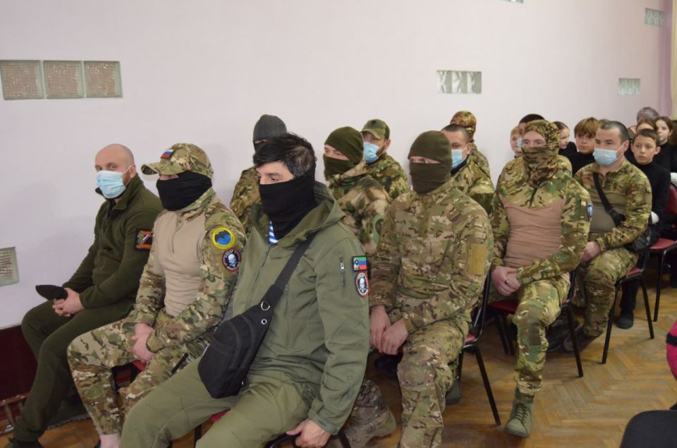 В Брянке торжественно отметили День Героев Отечества В Брянке торжественно отметили День Героев Отечества