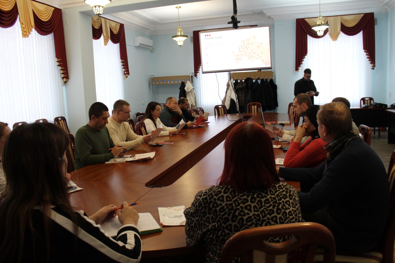 Сегодня в Администрации Краснодонского муниципального округа состоялась выездная консультация для предпринимателей, организованная Фондом поддержки предпринимательства ЛНР Сегодня в Администрации Краснодонского муниципального округа состоялась выездная консультация для предпринимателей, организованная Фондом поддержки предпринимательства ЛНР