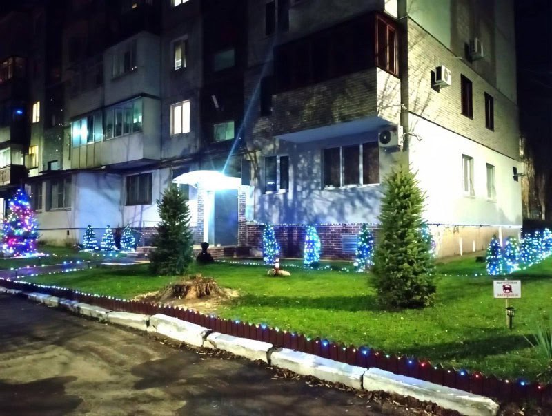 Луганск украшают к Новому году ... Луганск украшают к Новому году ...