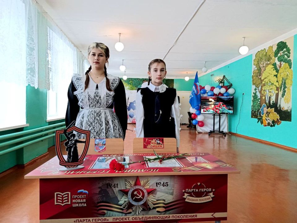В Новоайдаре открыли две Парты Героев в честь защитников Родины В Новоайдаре открыли две Парты Героев в честь защитников Родины