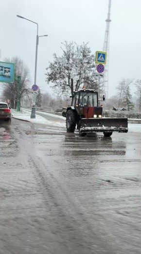 Дороги Луганска очищают от снега