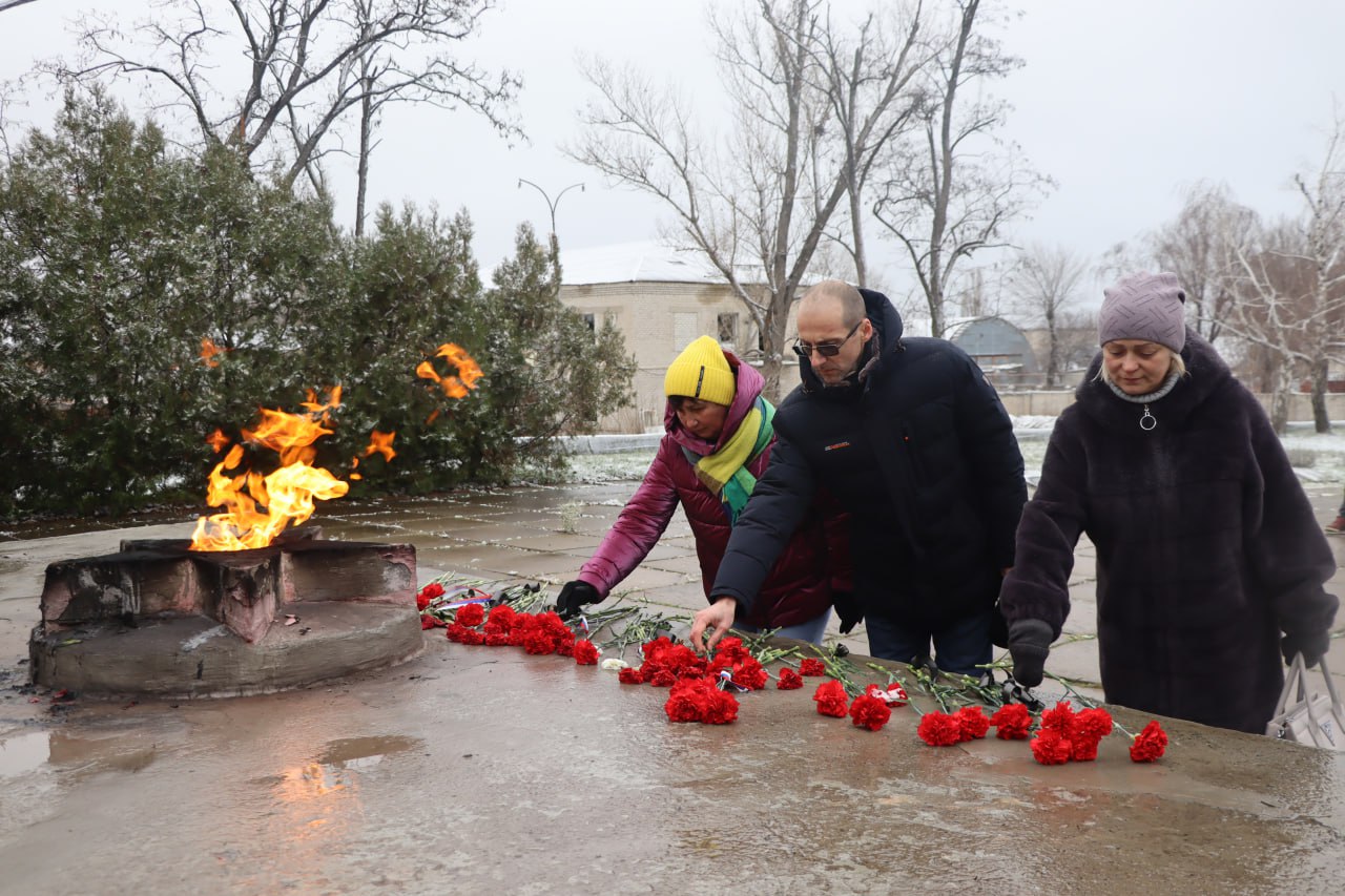 В Северодонецке единороссы почтили память Героев Отечества В Северодонецке единороссы почтили память Героев Отечества