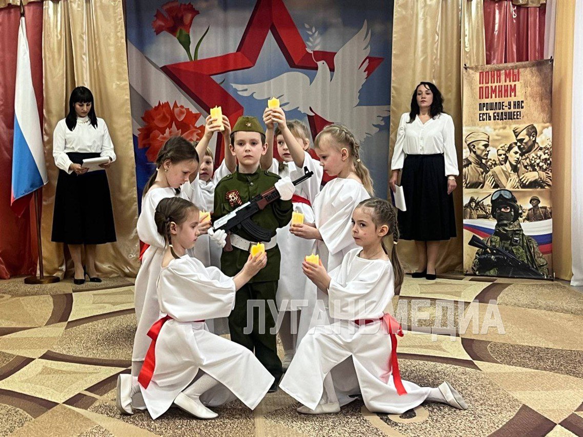 Краснолучские дошкольники поздравили Героев Отечества Краснолучские дошкольники поздравили Героев Отечества