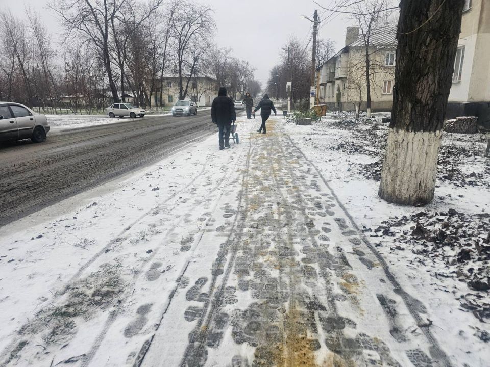 Оперативные работы в пгт Дзержинский в непогоду Оперативные работы в пгт Дзержинский в непогоду