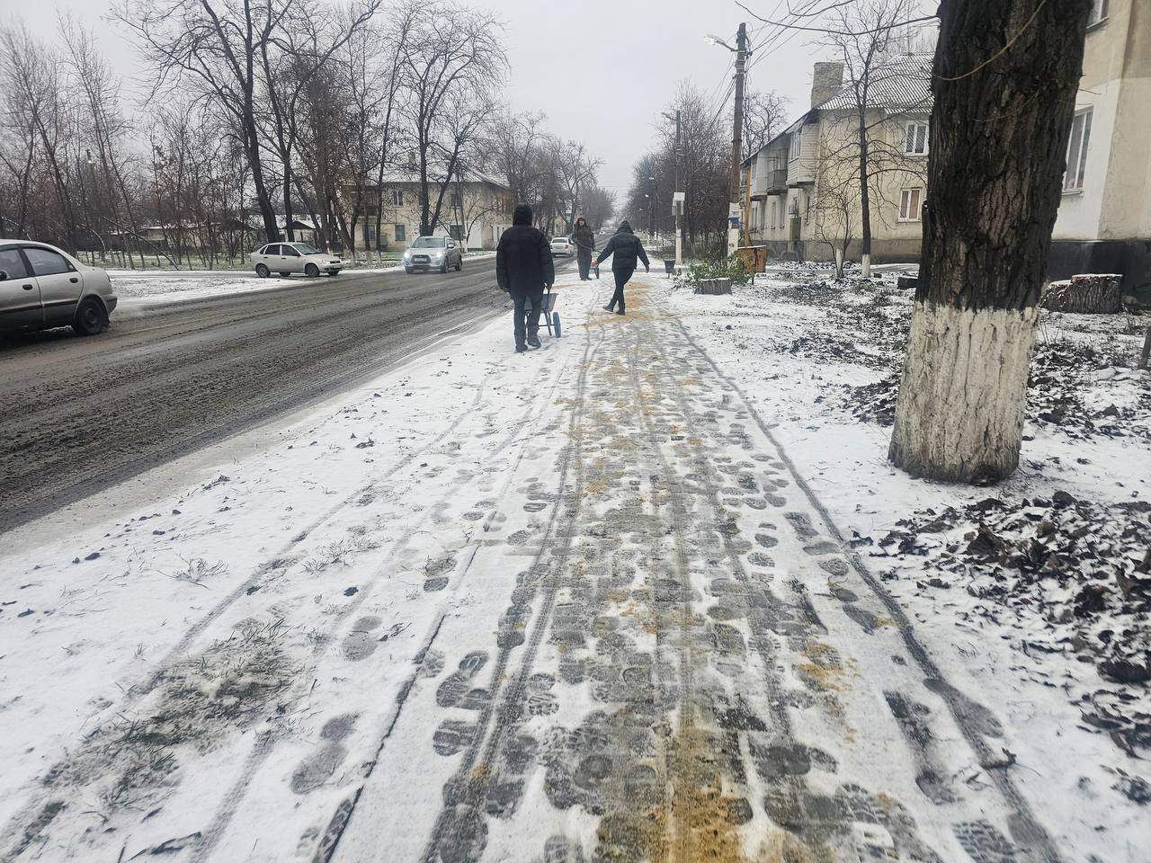 Оперативные работы в пгт Дзержинский в непогоду Оперативные работы в пгт Дзержинский в непогоду