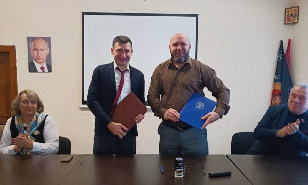 Вячеслав Третьяков: В Кременском муниципальном округе состоялось знаковое событие: исполняющий обязанности министра образования и науки ЛНР Евгений Мирошниченко в сопровождении начальника управления муниципальных образований... Вячеслав Третьяков: В Кременском муниципальном округе состоялось знаковое событие: исполняющий обязанности министра образования и науки ЛНР Евгений Мирошниченко в сопровождении начальника управления муниципальных образований...