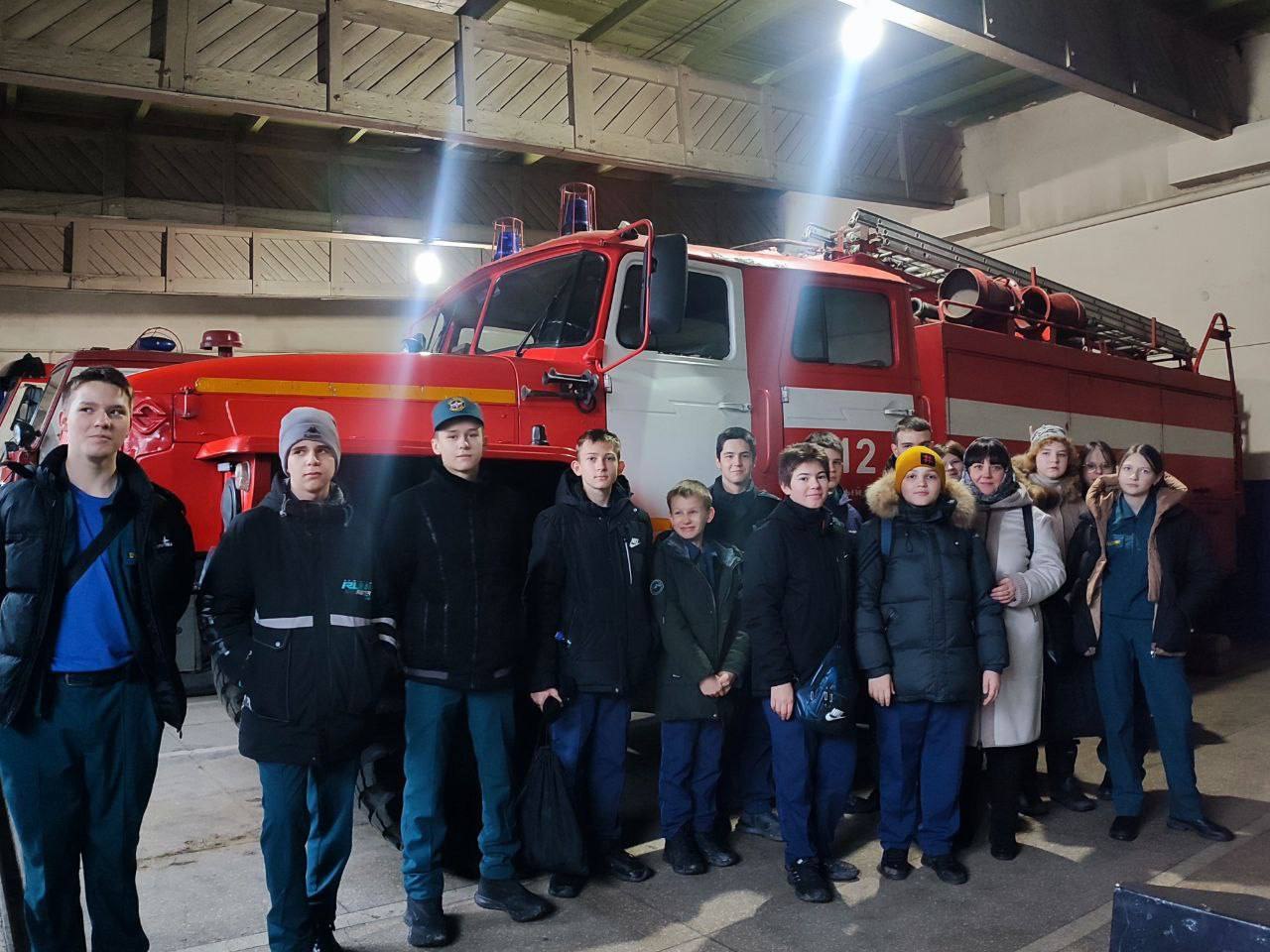 Сотрудники МЧС России проводят обучающие встречи со школьниками Сотрудники МЧС России проводят обучающие встречи со школьниками