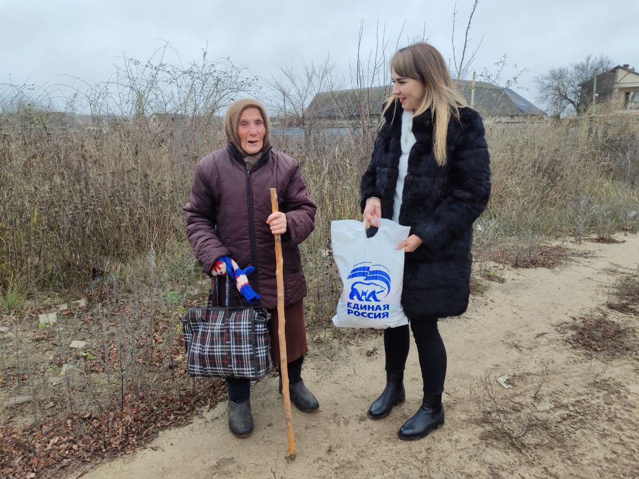 «Эстафета добрых дел». В день празднования дня рождения партии «Единая Россия» Кременское отделение провело акцию «Эстафета добрых дел», в рамках которой нуждающимся гражданам была оказана гуманитарная помощь «Эстафета добрых дел». В день празднования дня рождения партии «Единая Россия» Кременское отделение провело акцию «Эстафета добрых дел», в рамках которой нуждающимся гражданам была оказана гуманитарная помощь