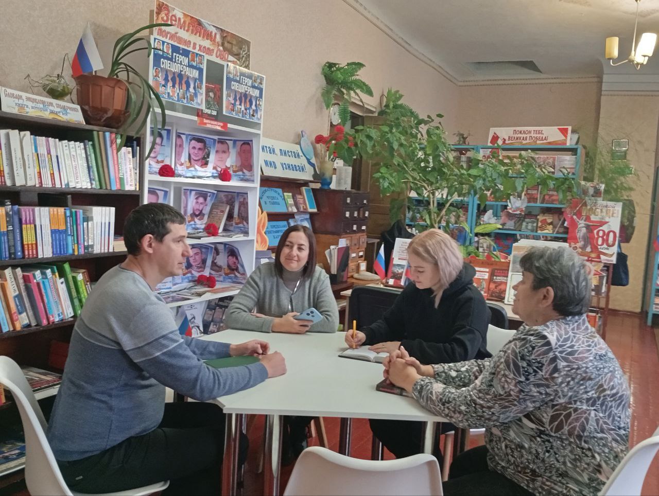 Сегодня, в День Героя Отечества, в городском округе город Ровеньки прошли тематические мероприятия, посвященные памяти героев Сегодня, в День Героя Отечества, в городском округе город Ровеньки прошли тематические мероприятия, посвященные памяти героев