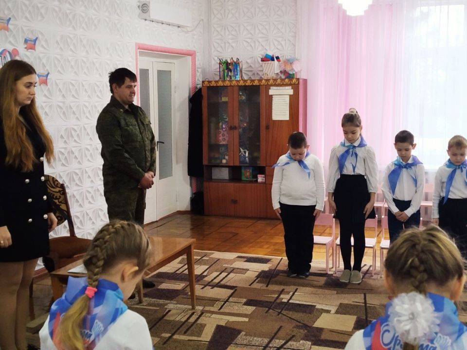 Сегодня, 9 декабря, в День Героев Отечества , совместно с добровольцем - участником СВО Таммелой Эдуардом присутствовала на мероприятии в дошкольном отделении ГБОУ ЛНР "ВУВК #2 "Берегиня" Сегодня, 9 декабря, в День Героев Отечества , совместно с добровольцем - участником СВО Таммелой Эдуардом присутствовала на мероприятии в дошкольном отделении ГБОУ ЛНР "ВУВК #2 "Берегиня"