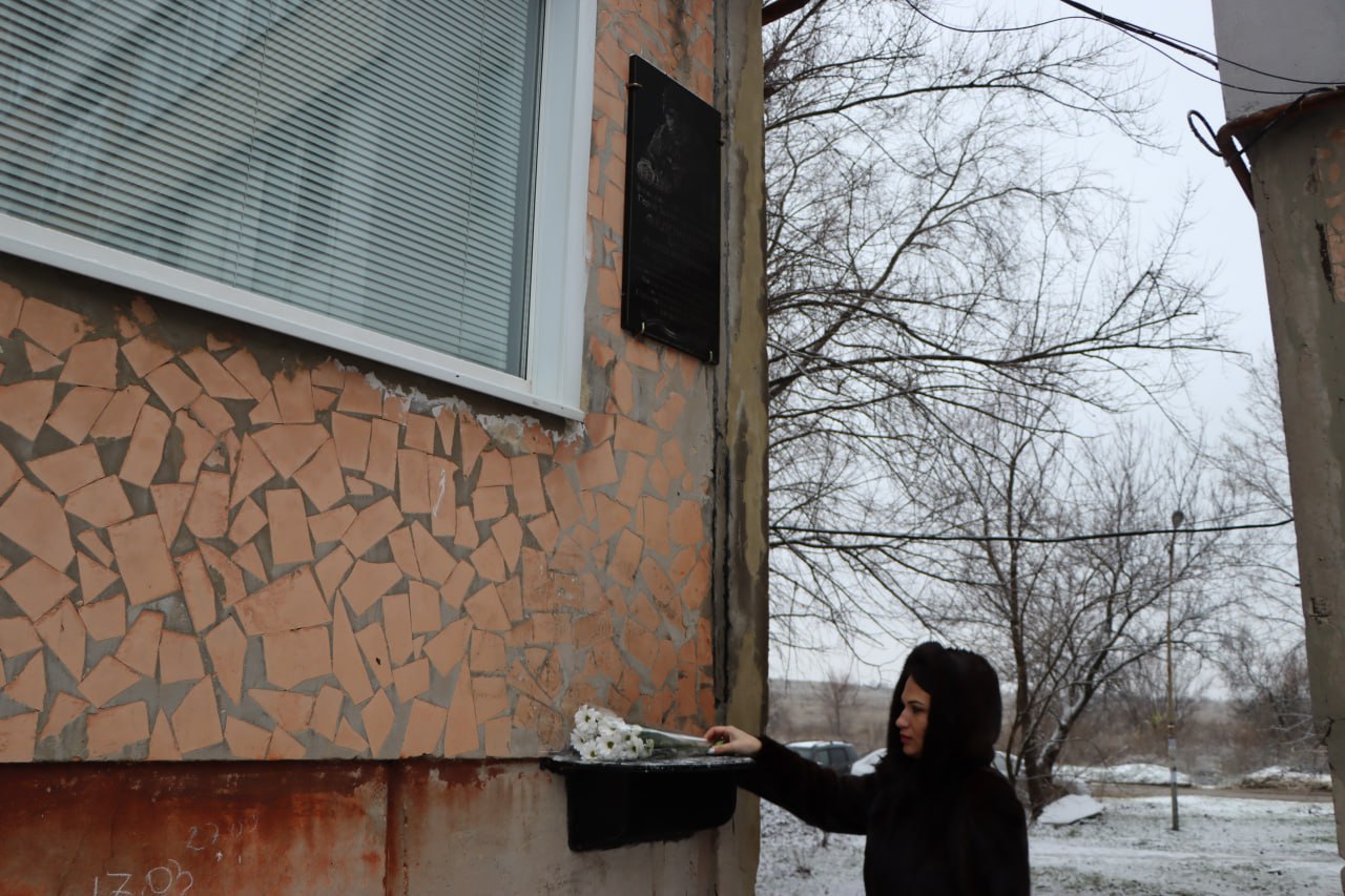 Евгений Бондарь: В Лутугинском округе почтили память Героев Отечества Евгений Бондарь: В Лутугинском округе почтили память Героев Отечества