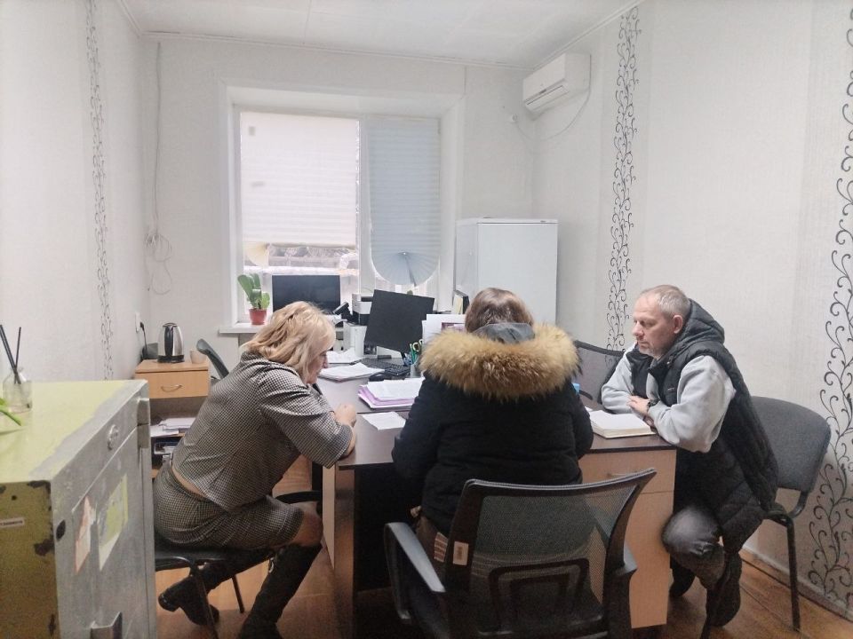 В Станице Луганской продолжается Декада приемов граждан, приуроченная к 24-летию партии «Единая Россия» В Станице Луганской продолжается Декада приемов граждан, приуроченная к 24-летию партии «Единая Россия»