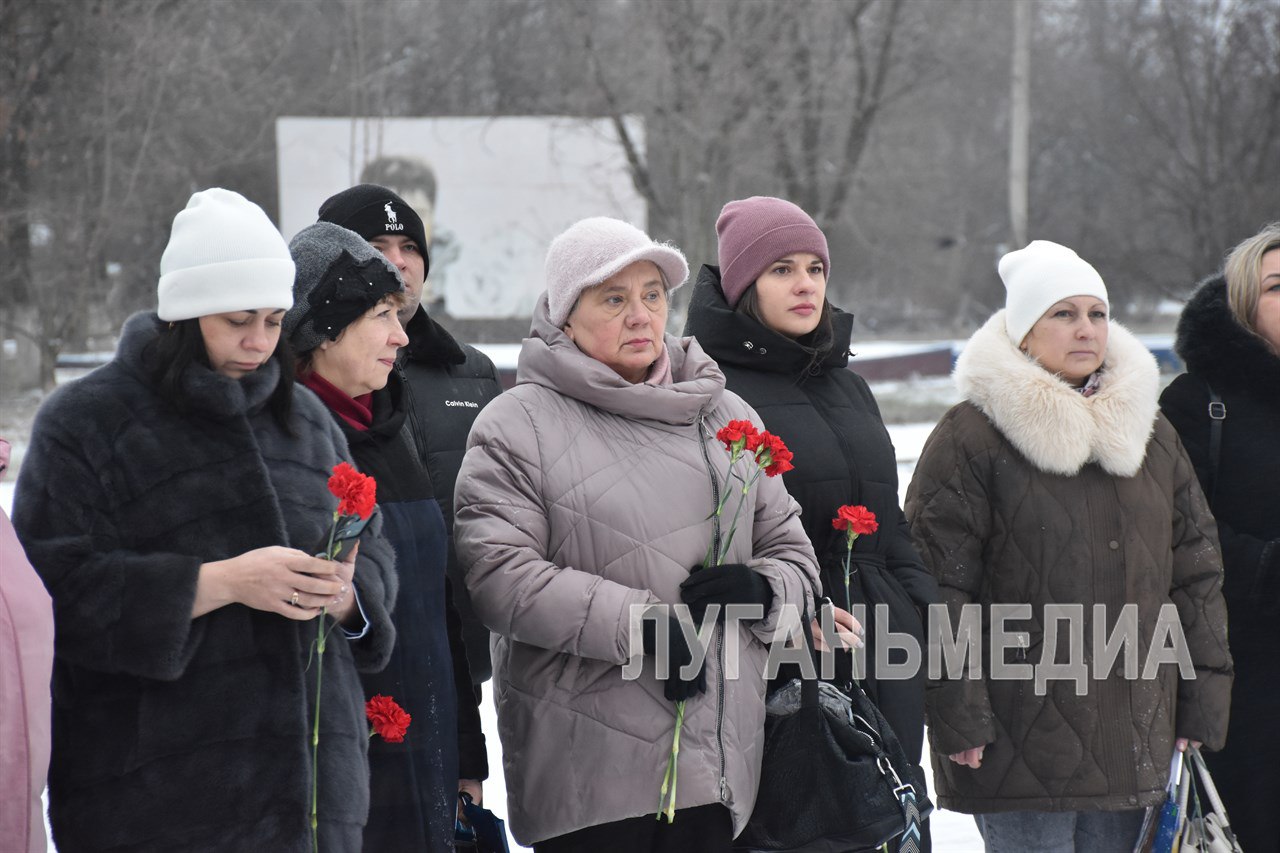 В День Героев Отечества в парке имени Воровского в Перевальске состоялся торжественный митинг, посвященный памяти всех защитников Родины В День Героев Отечества в парке имени Воровского в Перевальске состоялся торжественный митинг, посвященный памяти всех защитников Родины