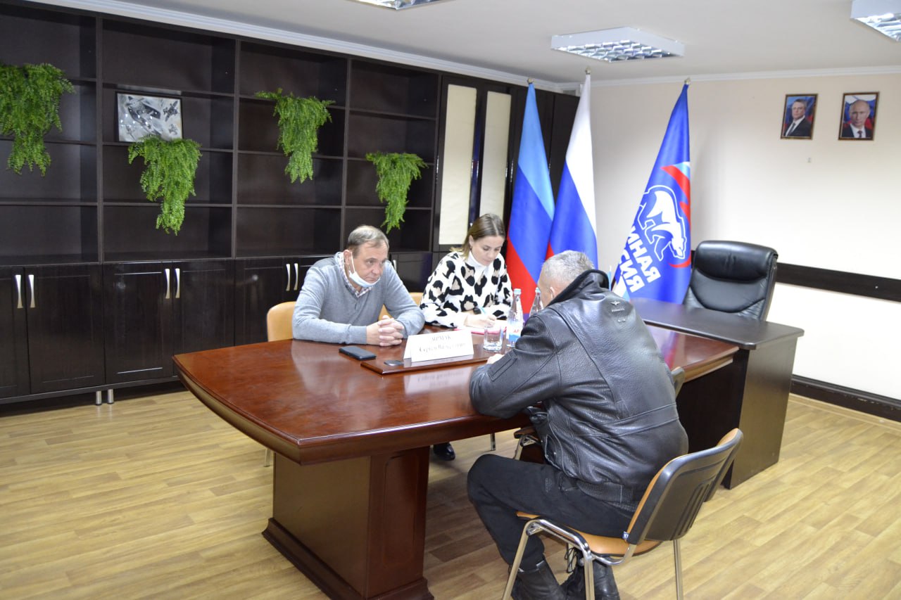 В Свердловской местной общественной приёмной «Единой России» продолжаются приемы граждан В Свердловской местной общественной приёмной «Единой России» продолжаются приемы граждан