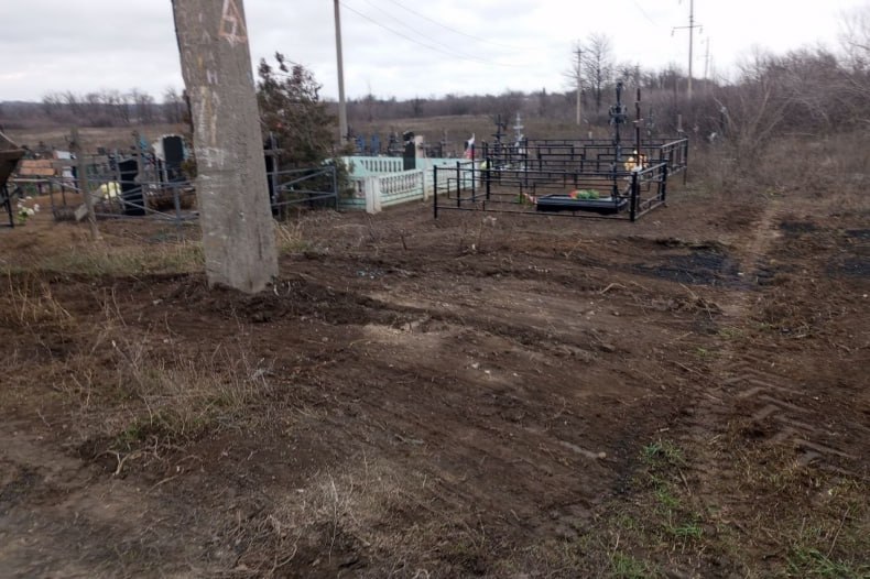 В преддверии Дня Героев Отечества МУП «Экосервис» провело работы по наведению порядка на одном из кладбищ, где захоронены участники СВО В преддверии Дня Героев Отечества МУП «Экосервис» провело работы по наведению порядка на одном из кладбищ, где захоронены участники СВО